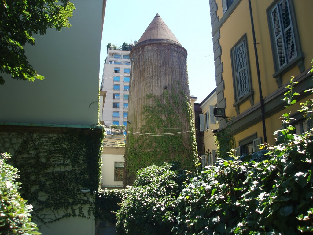 Photo of La Torre delle Sirene a Milano: l’ultimo nascondiglio del Duce