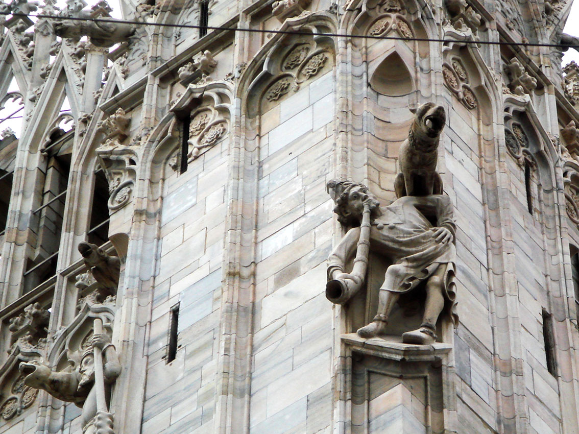 Photo of Statue del Duomo di Milano: quali si nascondono tra le guglie?