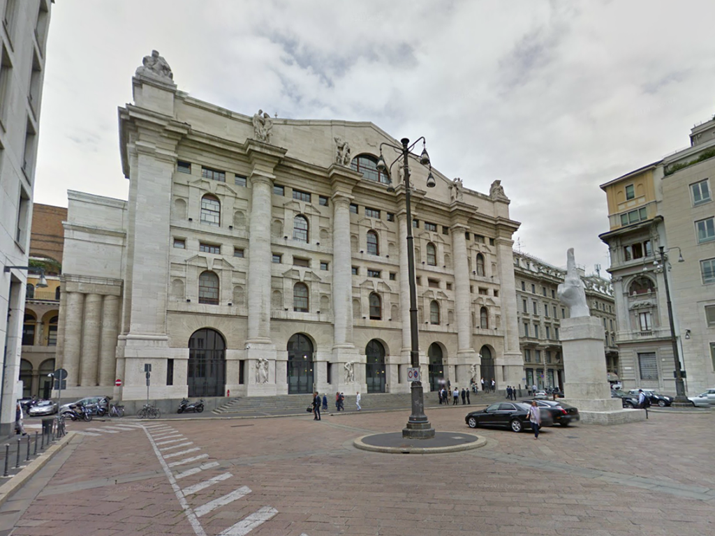 Photo of Piazza Affari a Milano e la storia di Palazzo Mezzanotte