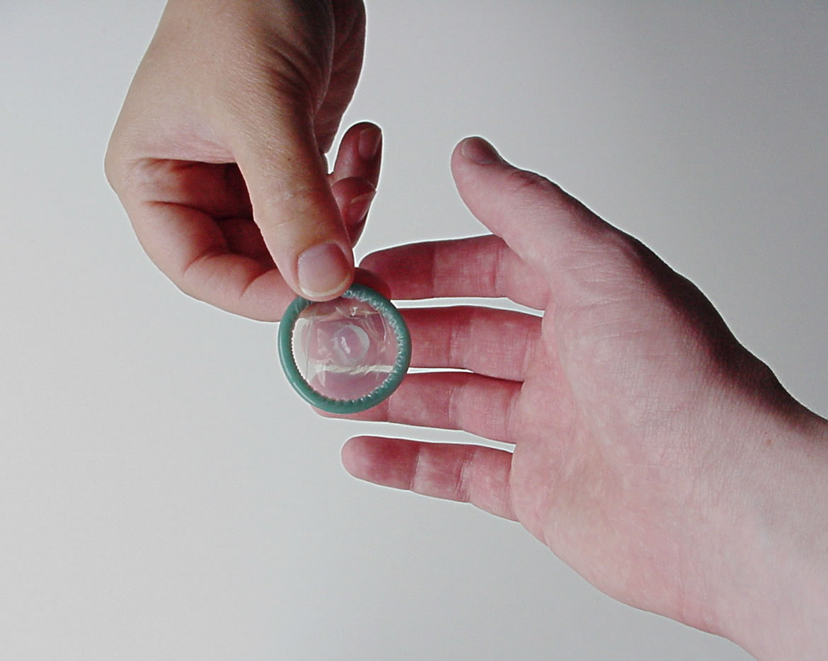 Photo of Preservativi gratis in biblioteca a Milano: tutte le informazioni