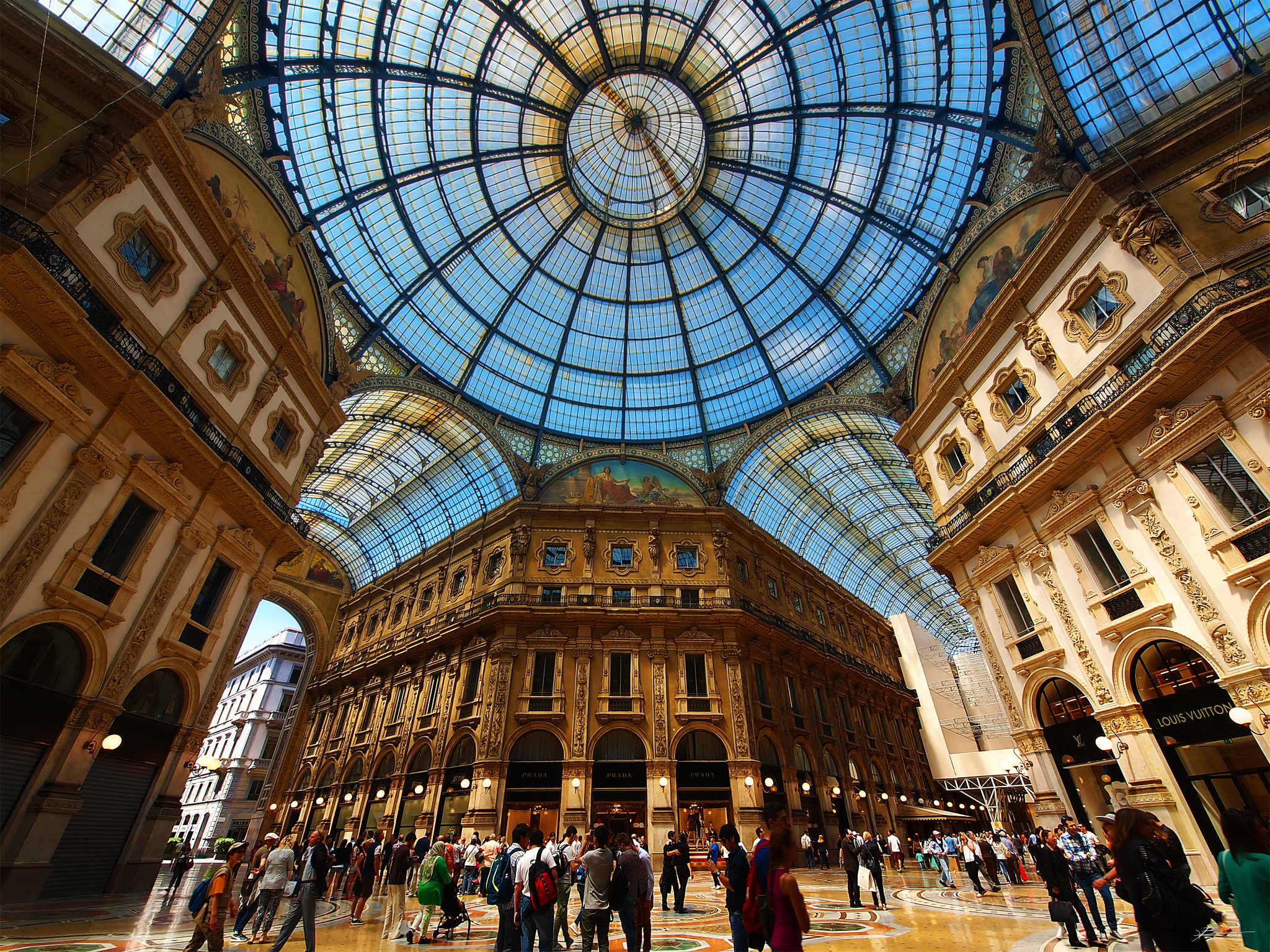 Photo of Milano, Bando Feltrinelli: in Galleria Vittorio Emanuele II per un milione di euro!